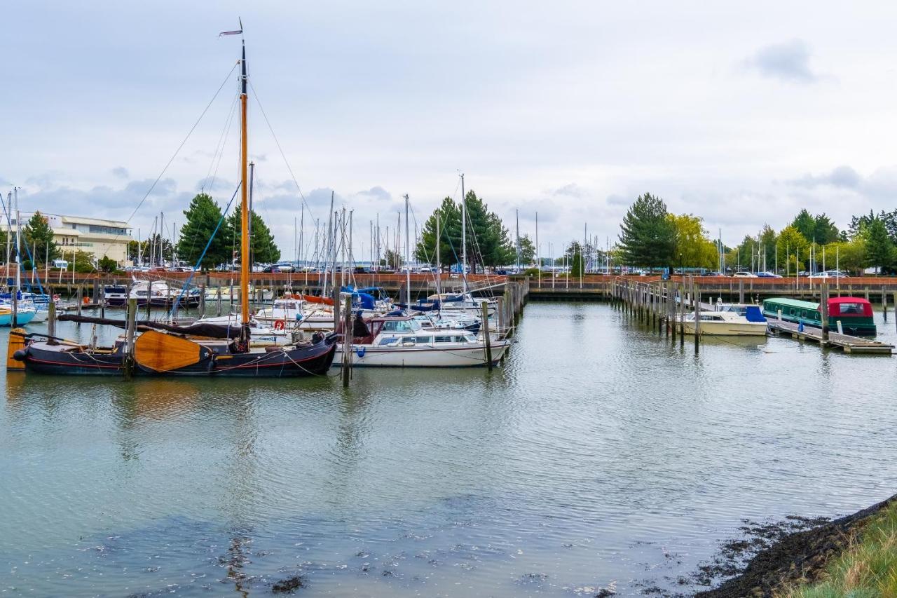 1 Night Free Comfortable Ensuite Rooms, Gillingham - Sk Hoo エクステリア 写真
