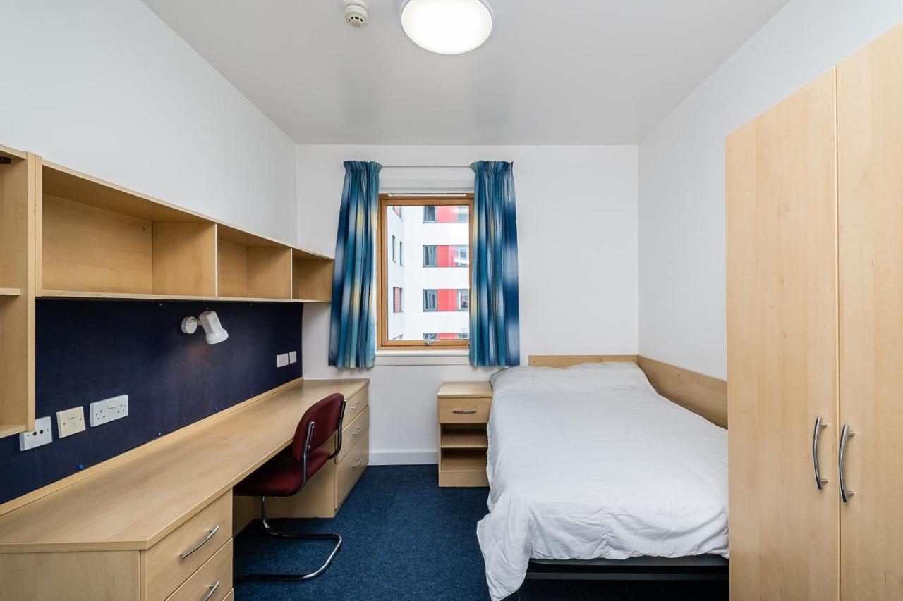 1 Night Free Comfortable Ensuite Rooms, Gillingham - Sk Hoo エクステリア 写真