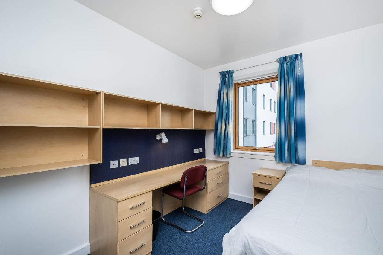 1 Night Free Comfortable Ensuite Rooms, Gillingham - Sk Hoo エクステリア 写真