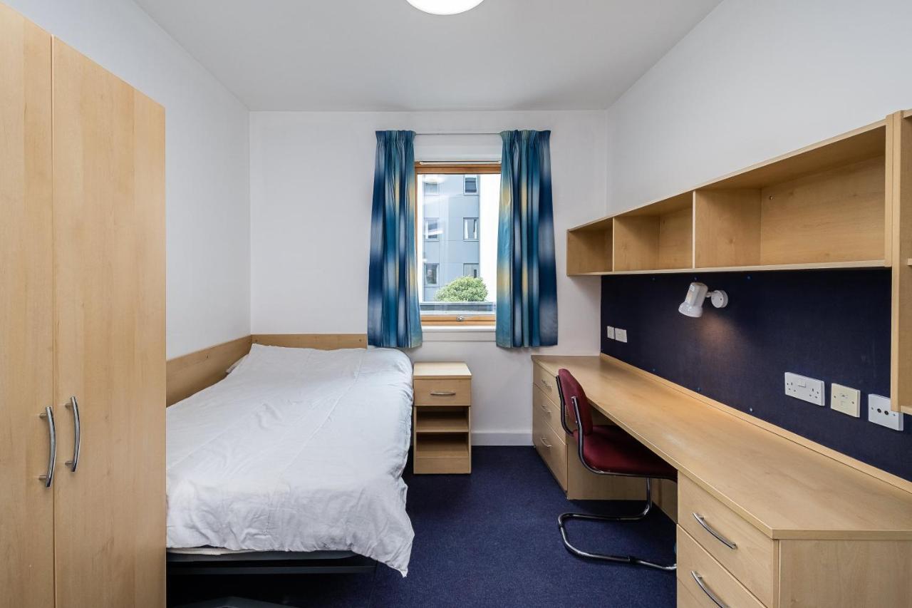 1 Night Free Comfortable Ensuite Rooms, Gillingham - Sk Hoo エクステリア 写真